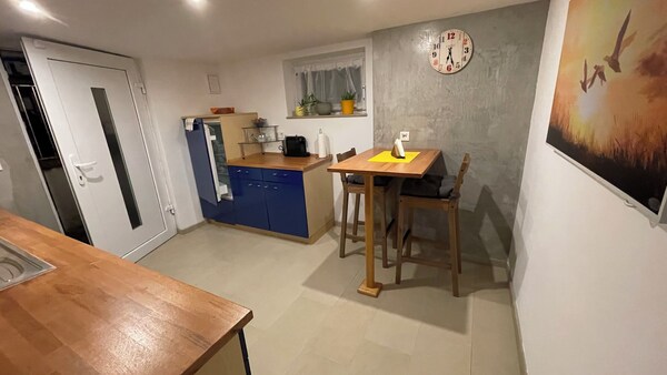 Cozy Furnished Basement Apartment - Hannover