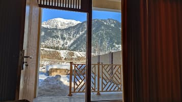 Room, Multiple Bedrooms, Balcony, Mountain View | View from property