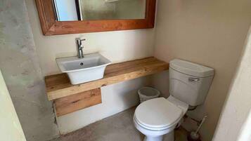 Zimmer, 1 Schlafzimmer, Balkon, Gartenblick | Badezimmer