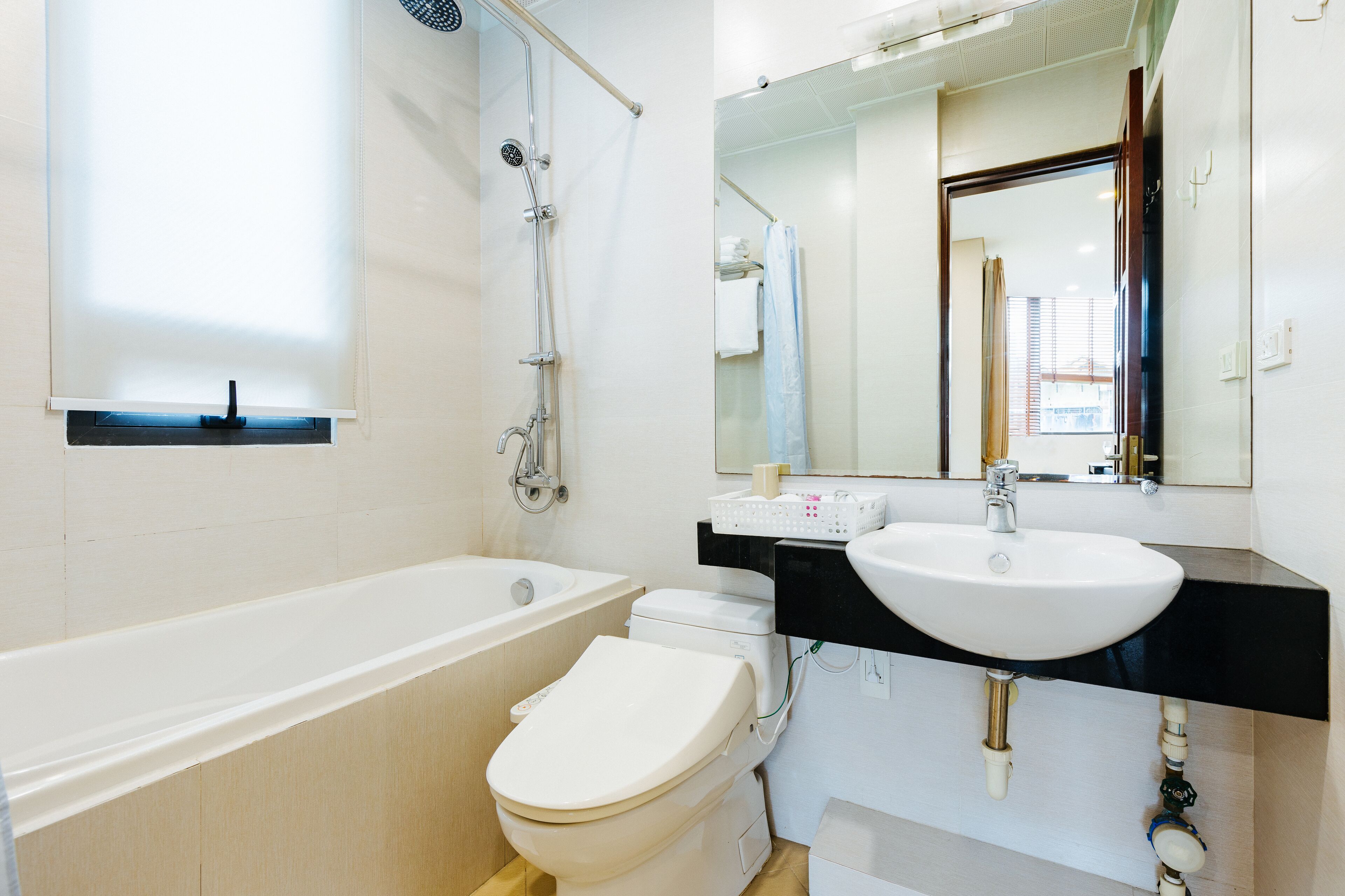 Deluxe Apartment | Bathroom | Rainfall showerhead, hair dryer, bathrobes, slippers