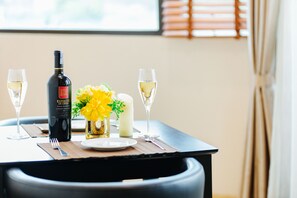 Deluxe Apartment | In-room dining