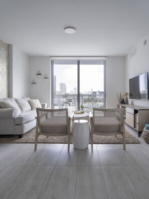 TV connectée, livres, chaßne hi-fi