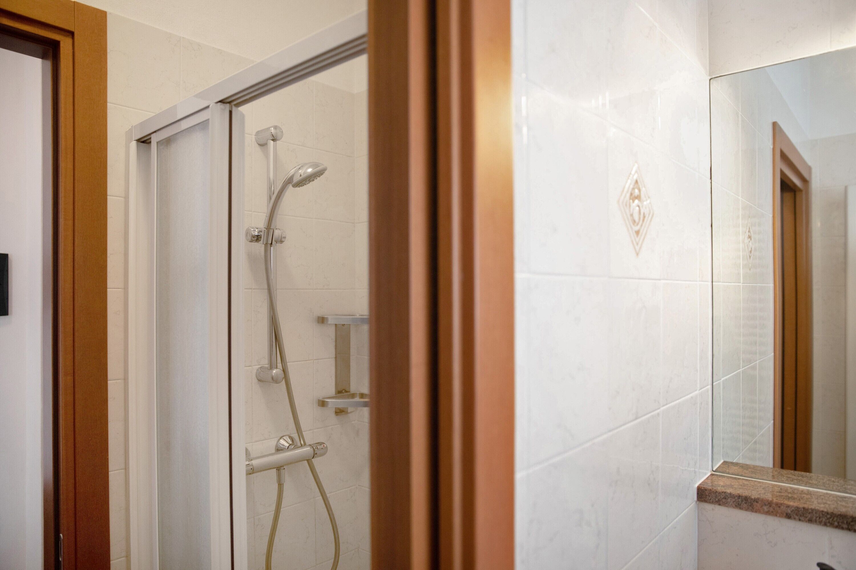 Een douche, een haardroger, handdoeken
