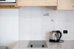 Fridge, microwave, stovetop, electric kettle - Apartment "Bait del Pont 52A" with Mountain View, Wi-Fi & Garden (Trepalle)