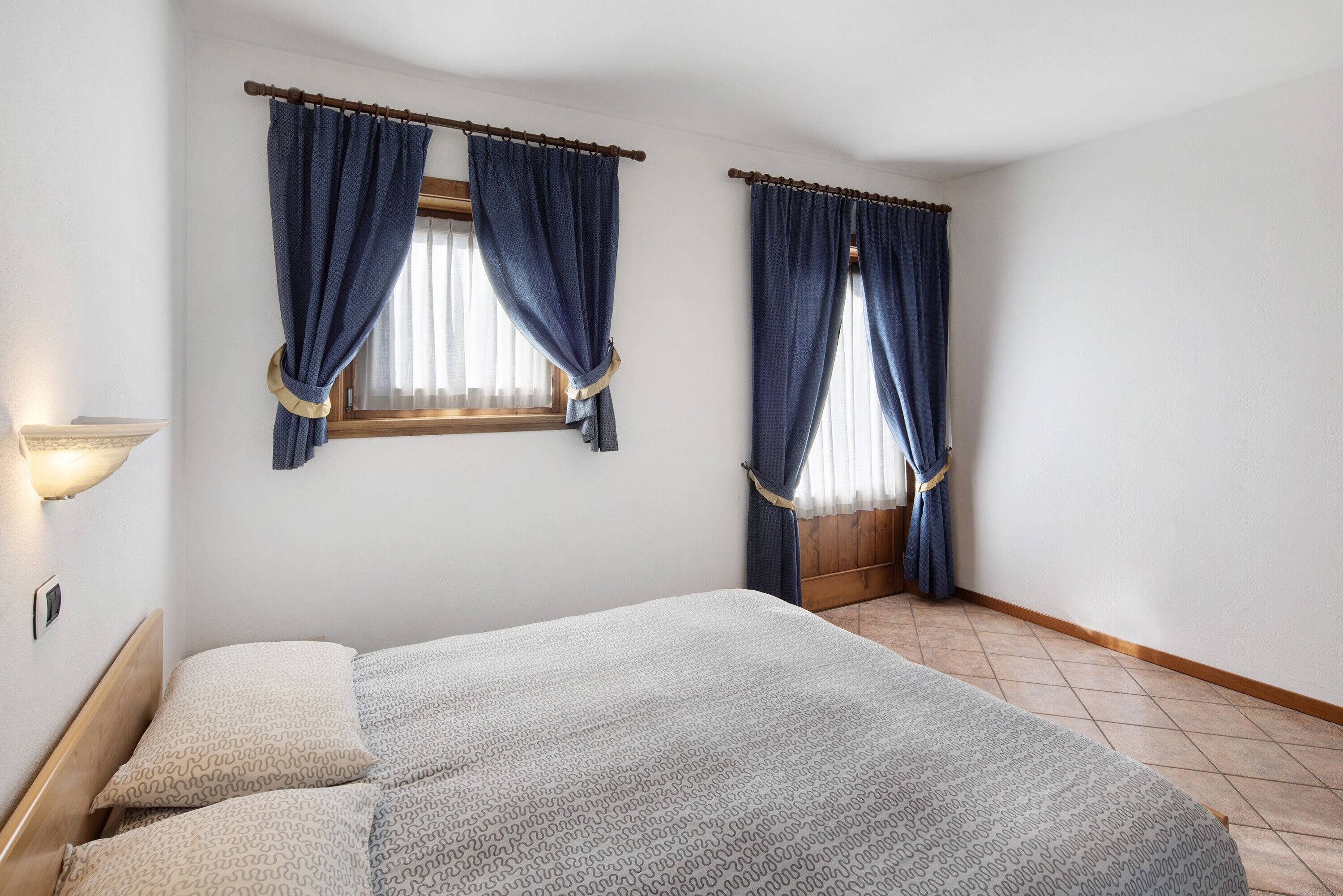 1 quarto, Wi-Fi de cortesia, roupa de cama