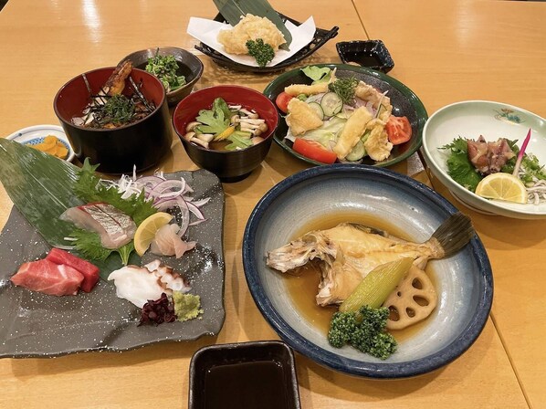 تناول الطعام بالخارج