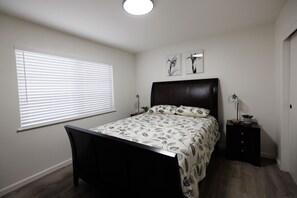 2 bedrooms, desk, iron/ironing board, free WiFi