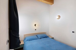 2 bedrooms, free WiFi, bed sheets - Apartment "Bait del Pont 50" with Mountain View, Wi-Fi & Garden (Trepalle)