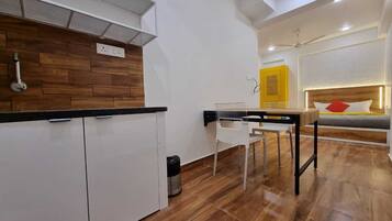 Studio Suite | Living area | 32-inch LED TV with cable channels, TV