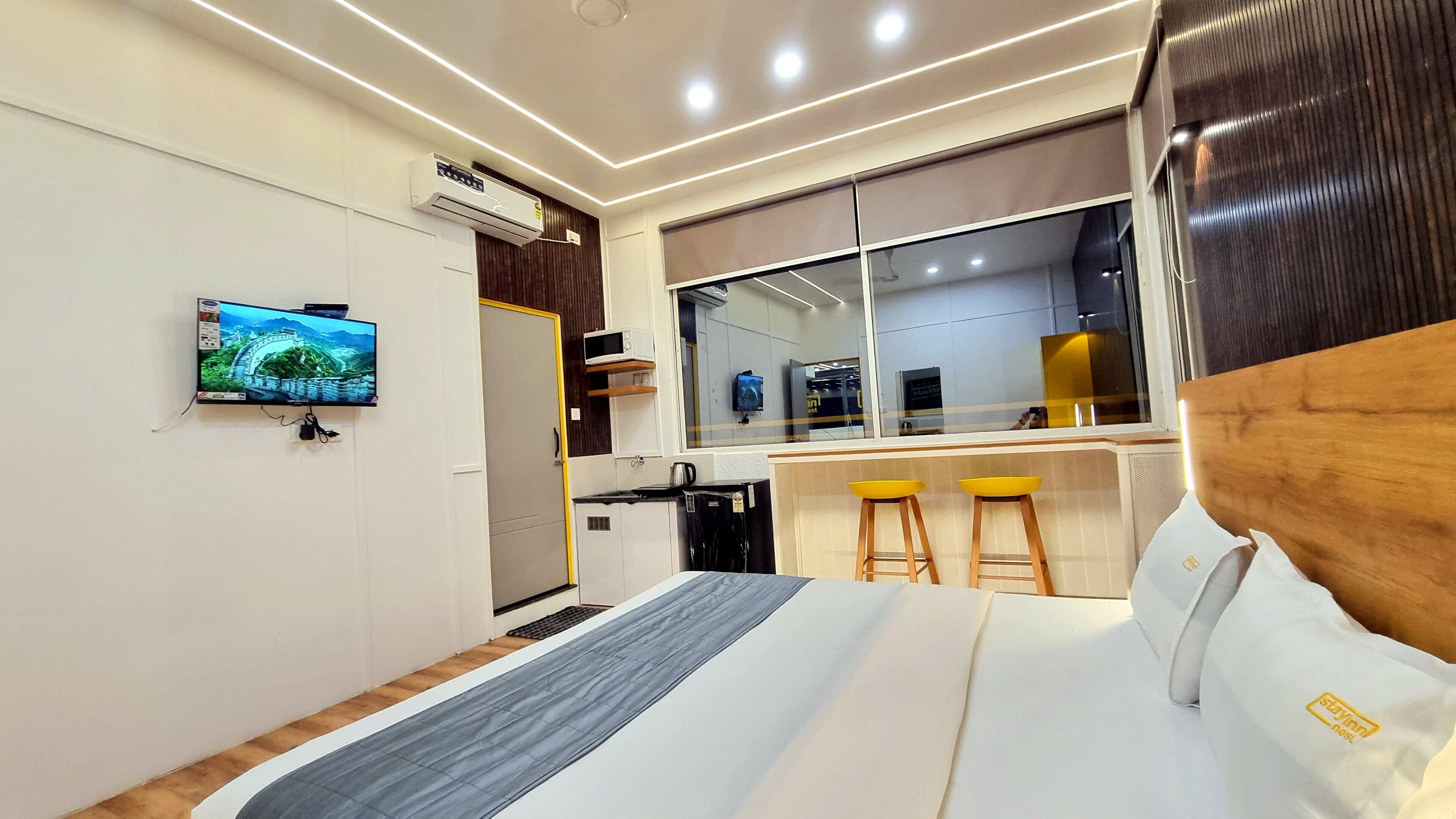 Presidential Studio Suite | Premium bedding, memory-foam beds, laptop workspace, free WiFi