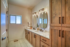 Unclassified image, 2 of 49, button