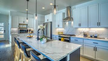 Fridge, microwave, dishwasher, coffee/tea maker