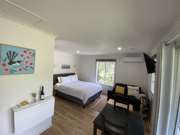 Free WiFi, bed sheets - Tindoona Cottages (Foster)