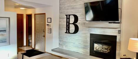 Smart TV y chimenea