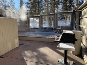 Tina de hidromasaje al aire libre