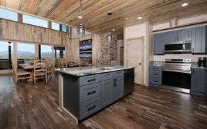 冰箱、微波炉、烤箱、炉灶