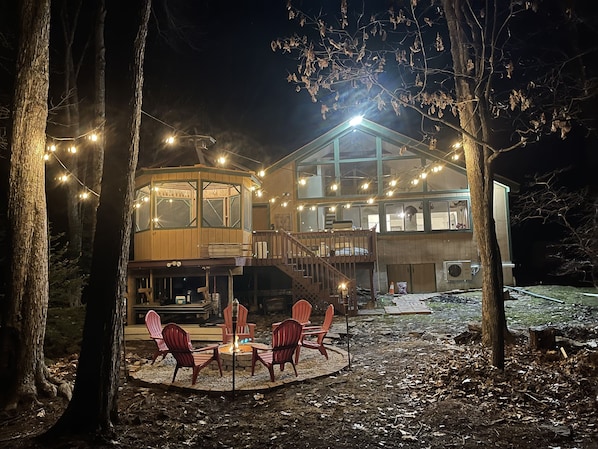 Exterior - Relaxing Rustic ranch at Locust Lake! with beautiful views! Close to the Lake! (Pocono Lake)