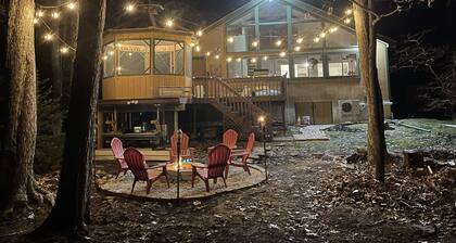 Relaxing Rustic ranch at Locust Lake! with beautiful views! Close to the Lake!
