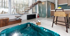 Standard Duplex Spa Room | Edredón y wifi gratis