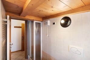 Interior - Apartment "Bait del Pont 51" with Mountain View, Wi-Fi & Garden (Trepalle)