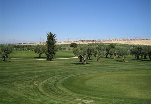 Golf - Holiday Home 'Casa de Sonrisa' with Shared Pool, Wi-Fi, Garden & Terrace (Torrevieja)