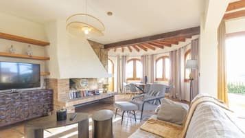 TV, peis, fotballspill og bordtennis