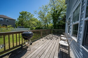 Outdoor dining - Family Friendly 4BR/3BA near Hard Rock+Ocean+Beach (Atlantic City)