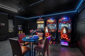 Game room - Desert Dreams-4BR,golf,pool/spa,billiards,arcade (Indio)