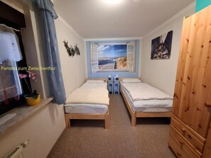 2 bedrooms, travel crib, WiFi