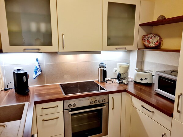 Fridge, microwave, oven, dishwasher