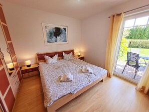 2 bedrooms, travel crib, WiFi