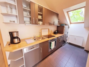 Kühlschrank, Ofen, Geschirrspüler, Hochstuhl