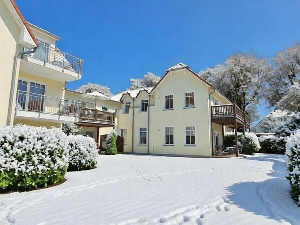 Unclassified image, 1 of 20, button