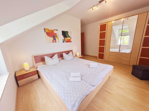 3 Schlafzimmer, Reisekinderbett, WLAN