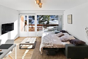 1 bedroom, desk, iron/ironing board, travel cot - Cosy, renovated apartment in the heart of the resort (Crans-Montana)