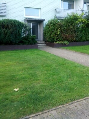 Unclassified image, 5 of 13, button