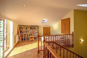 4 bedrooms, iron/ironing board, free WiFi