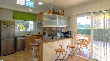 Refrigerador, microondas, horno y lavavajillas