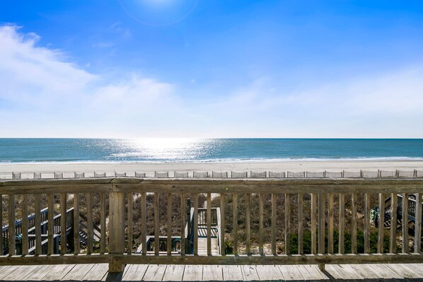 On the beach - "The Sand Dollar" - Oceanfront Duplex, 3 Bedrooms / 3 Bathrooms (Holden Beach)