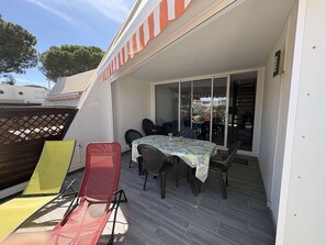 Outdoor dining - Duplex marina with port view - 6 guests (Port Camargue)