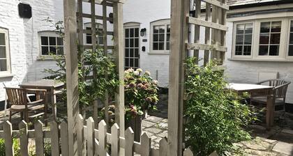 Courtyard Cottages Lymington