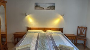 1 bedroom, iron/ironing board, travel cot, free WiFi