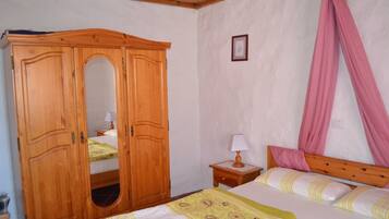 1 dormitorio, tabla de planchar con plancha, cuna de viaje y wifi gratis