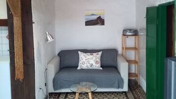 Una televisión, libros