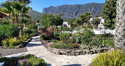 pretty apartment with sun terrace in the subtropical garden with WiFi and pool