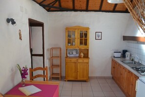 Fridge, stovetop, coffee/tea maker, electric kettle