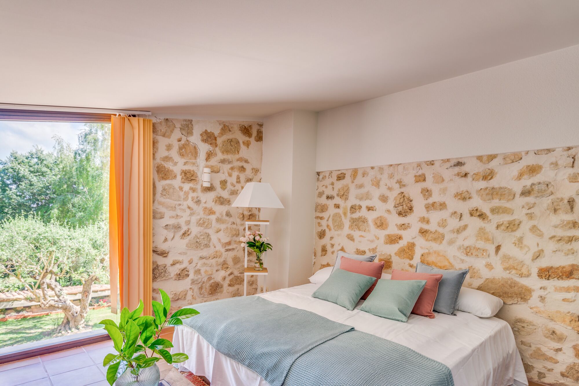 Deluxe villa | Luxe beddengoed, donzen dekbedden, pillowtop-bedden, reisbedje