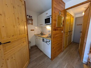 Kühlschrank, Mikrowelle, Geschirrspüler