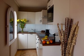 Fridge, microwave, stovetop, dishwasher - El Refugio Apartments & Villa; El Teide - Honeymoon (La Matanza de Acentejo)