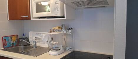 Microwave, stovetop, dishwasher, coffee/tea maker